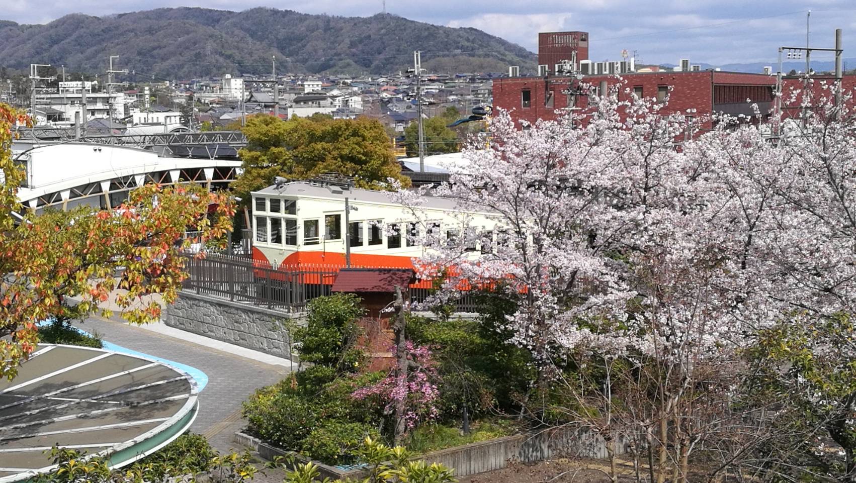 東信貴鋼索線車両